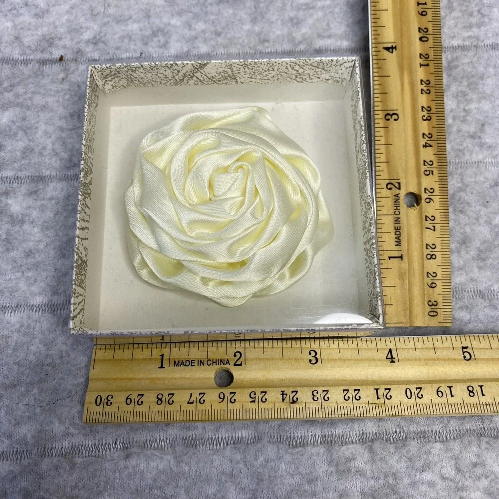 Vintage Ivory Satin Rosette Pin Lapel Hat Wedding‎